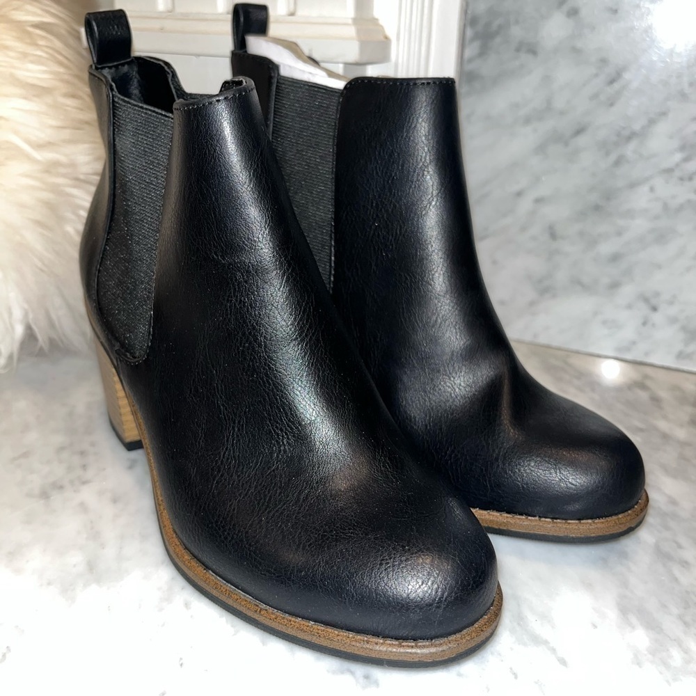 white Mountain Destiny Black Ankle Bootie Various Sizes - Picture 2 of 10